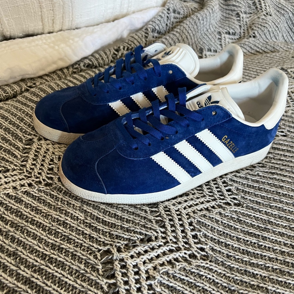 Adidas Gazelle Sneakers in royal blue and white size 4.5 🖤⚡️
